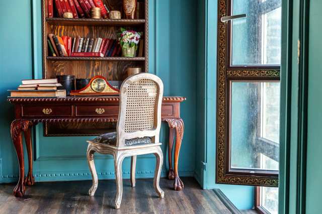 Top 5 Characteristics of Valuable Antique Furniture You Need to Know